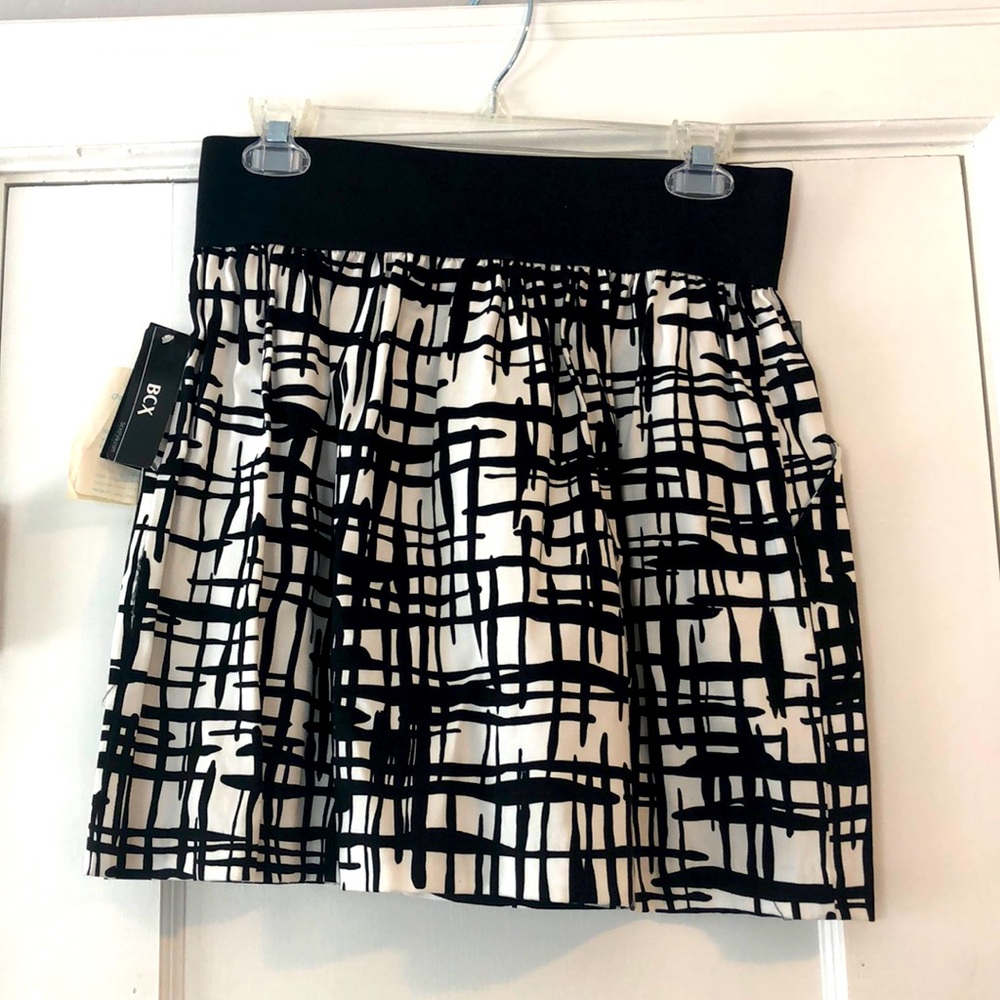 Bcx brand new medium skirt with pockets. Still has tags.